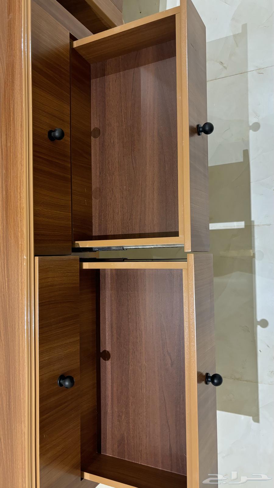 طاولات جديدة غير مستخدمة مافيها عيوب خشبي تحت السوم64578367908482112