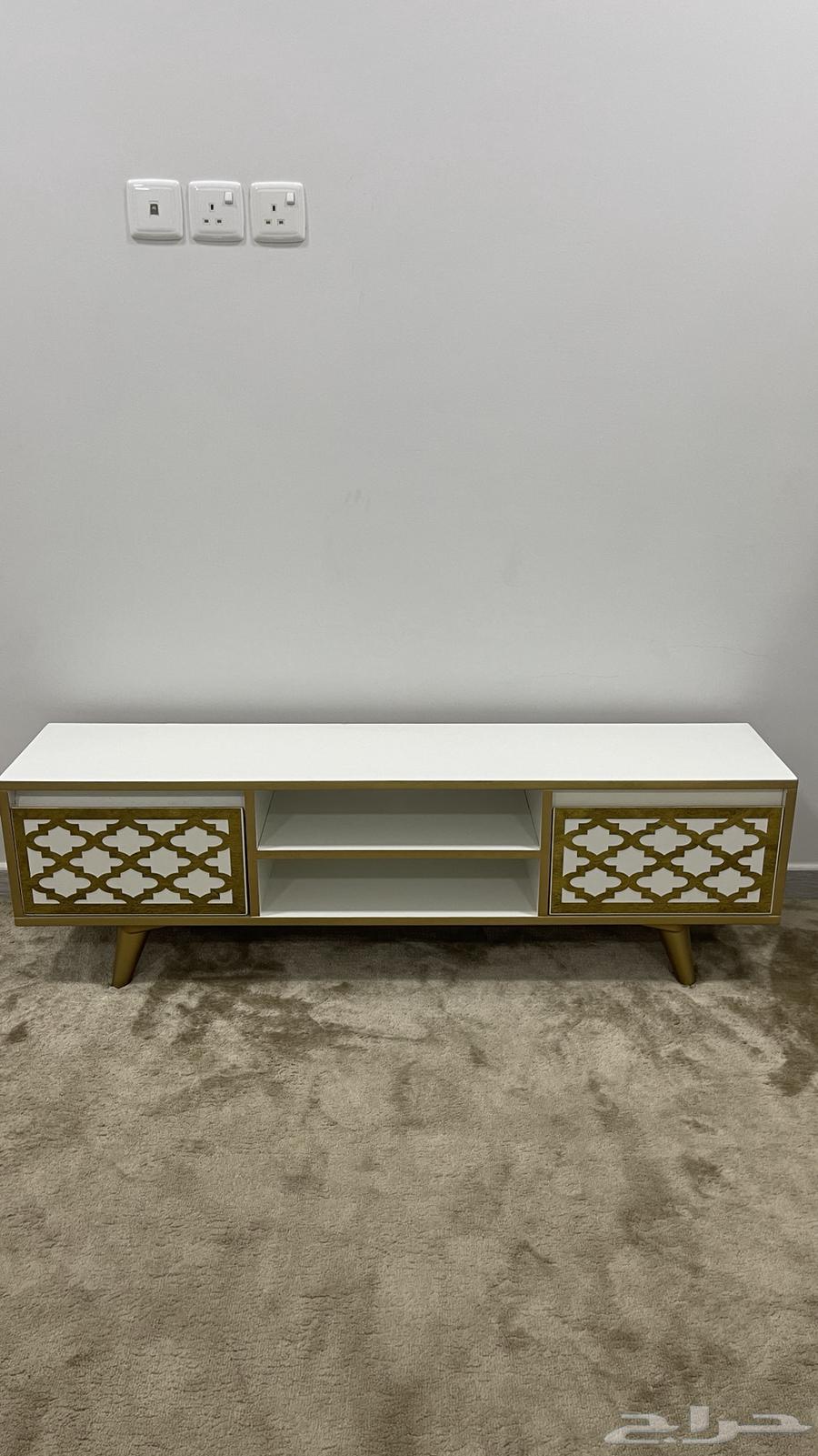 طاولة شاشه ب 200 ريال فقط64579718579586110