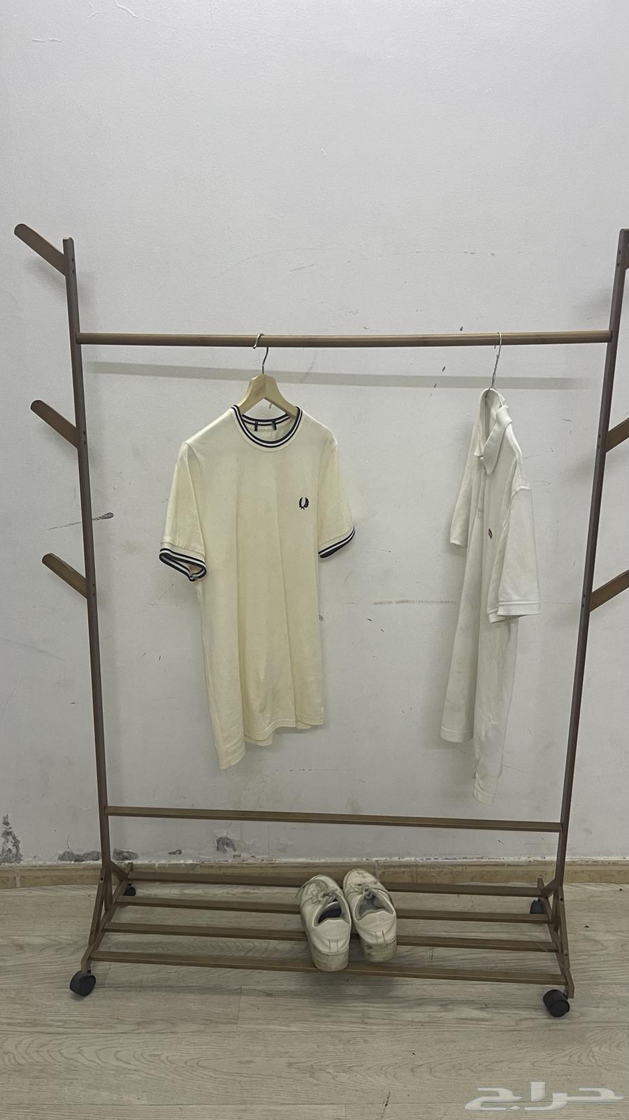 رف و تعليقة ملابس و طاولة شاشة و طولة كمبيوتر متحركة و مكتب64571824477826114