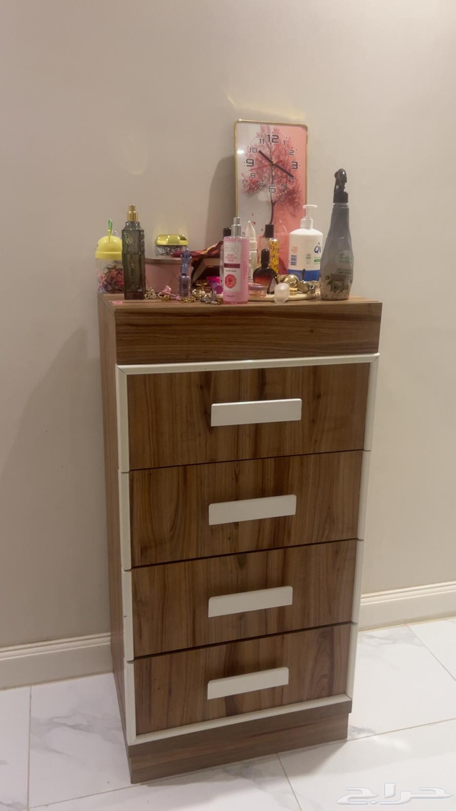 غرفة نوم سرير وكومدينه ودولاب ادراج وتسريحة64571853203842112