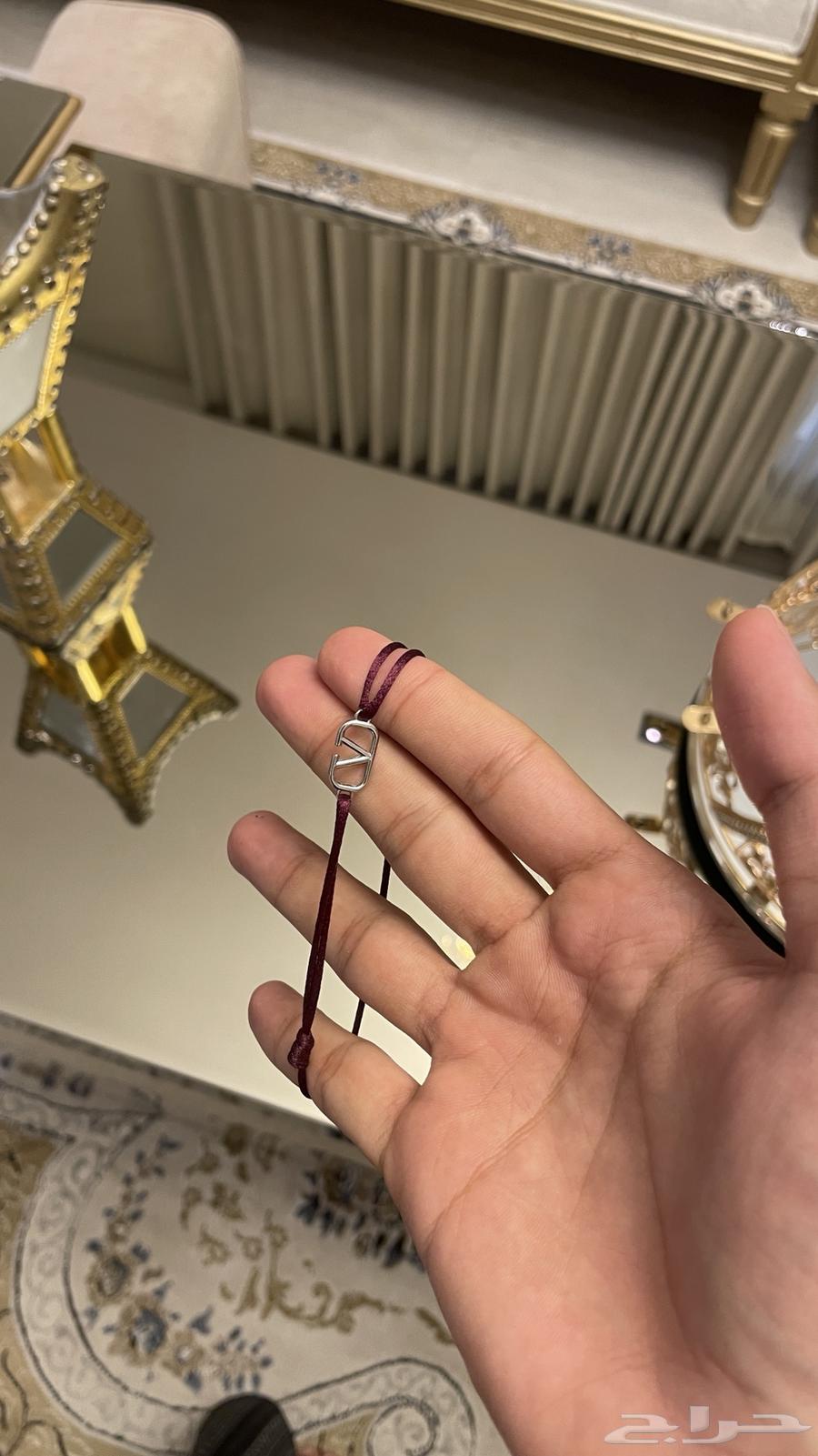 اسوار فالنتينو خيط عنابي اصليه64576757076994112