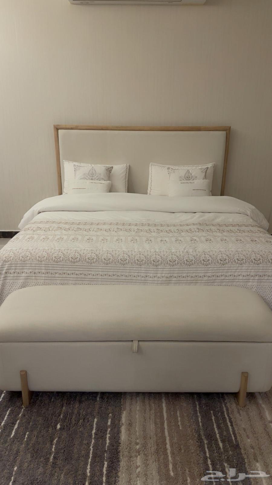 سرير كينج بدون مرتبة ومقعد تخزين من هوم سنتر64576659544321111