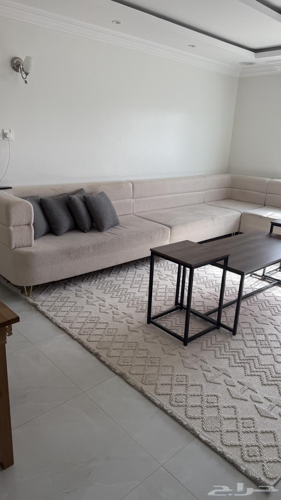 سجاد خيش وطاولة قهوه للبيع فقط64573446496771111