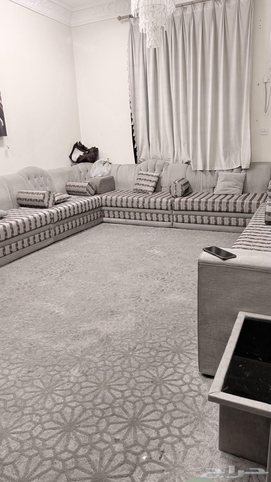 Good condition 6 4 sofa with the star64577698814978111