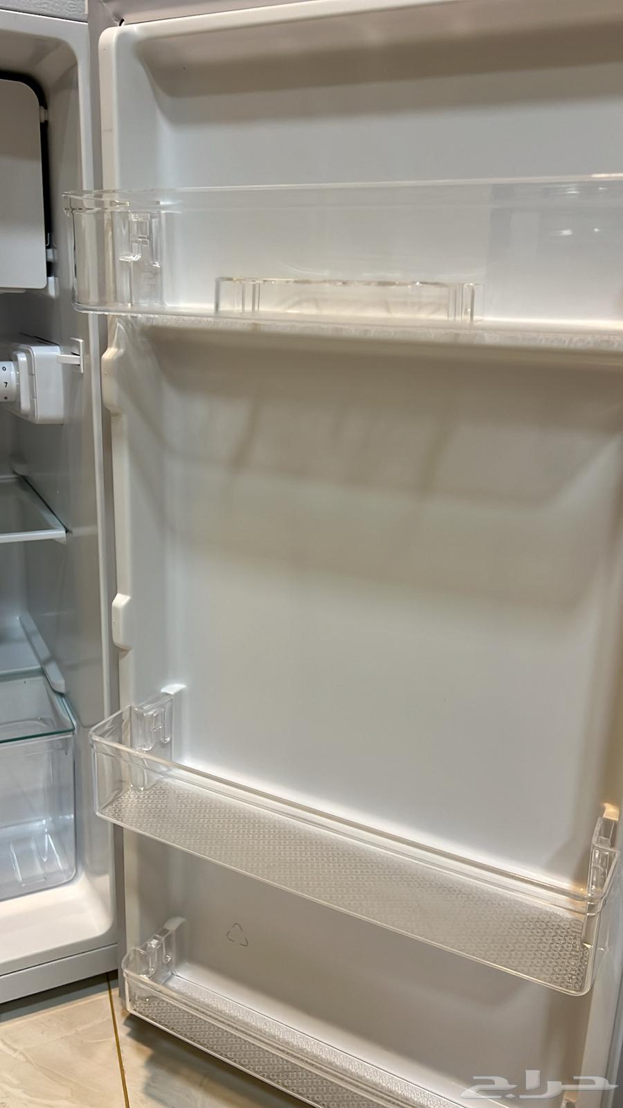 Clean fridge64576952684034113