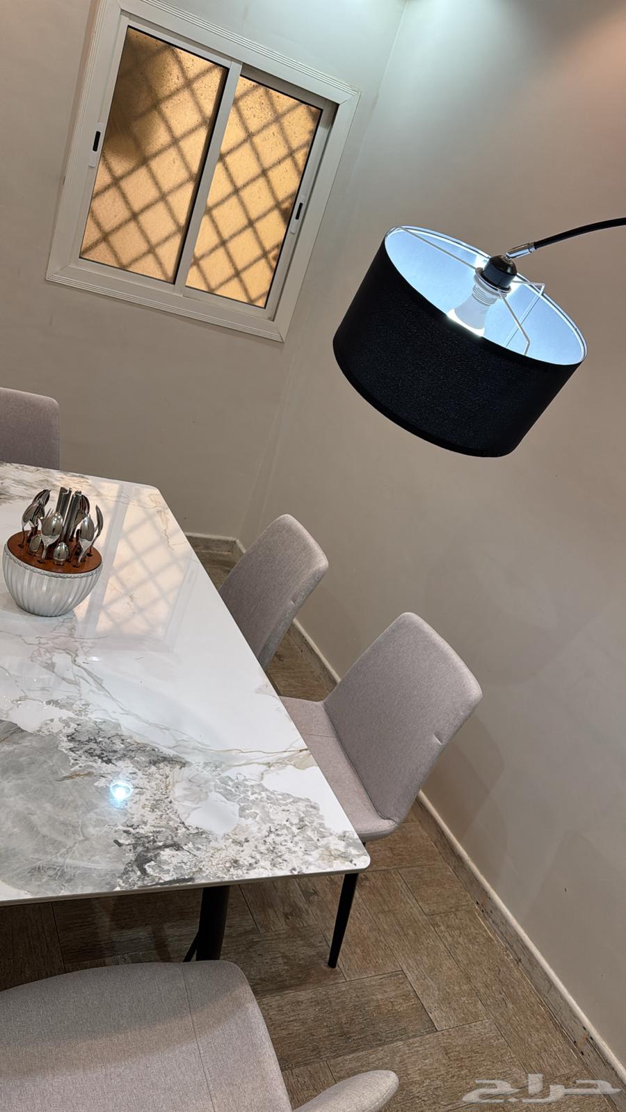 طاوله طعام من اشلي فروع المطلق جديده استخدام مرتين 6 كراسي64573333701121111