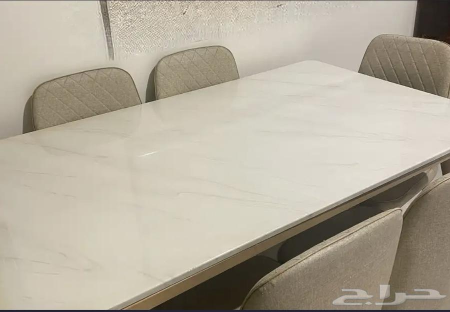 Dining table64574383425538110