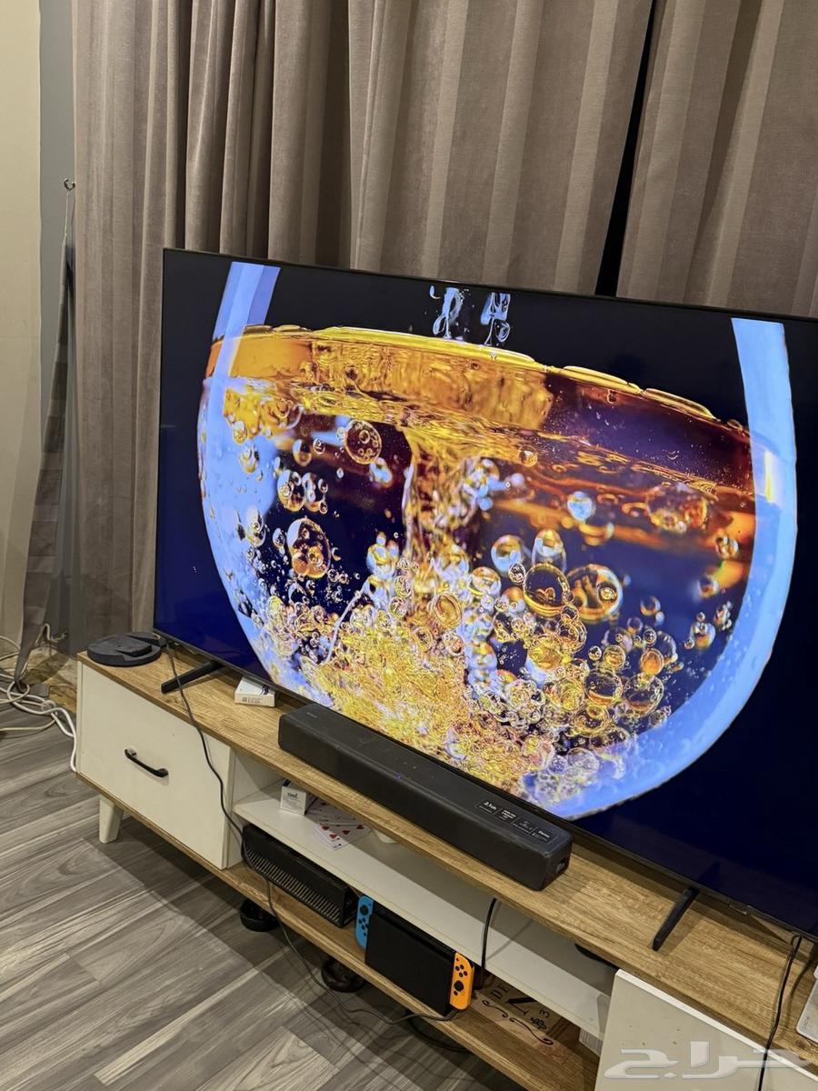 شاشة سامسونق 65 بوصة qled جديده جدا مالها سنة فيها خدش بسيط64578521571586114