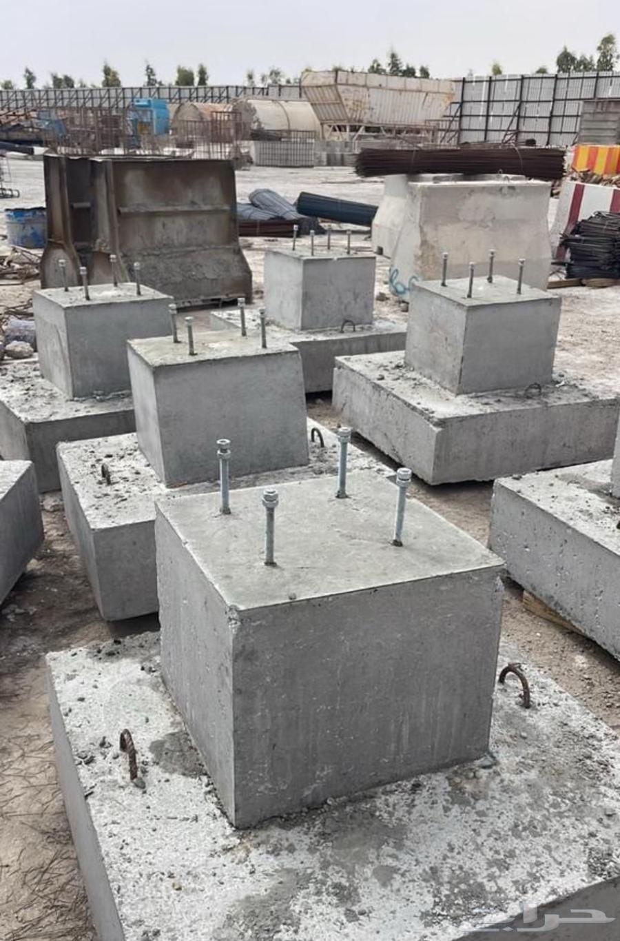 حواجز خرسانية قواعد انارة64154698563075110