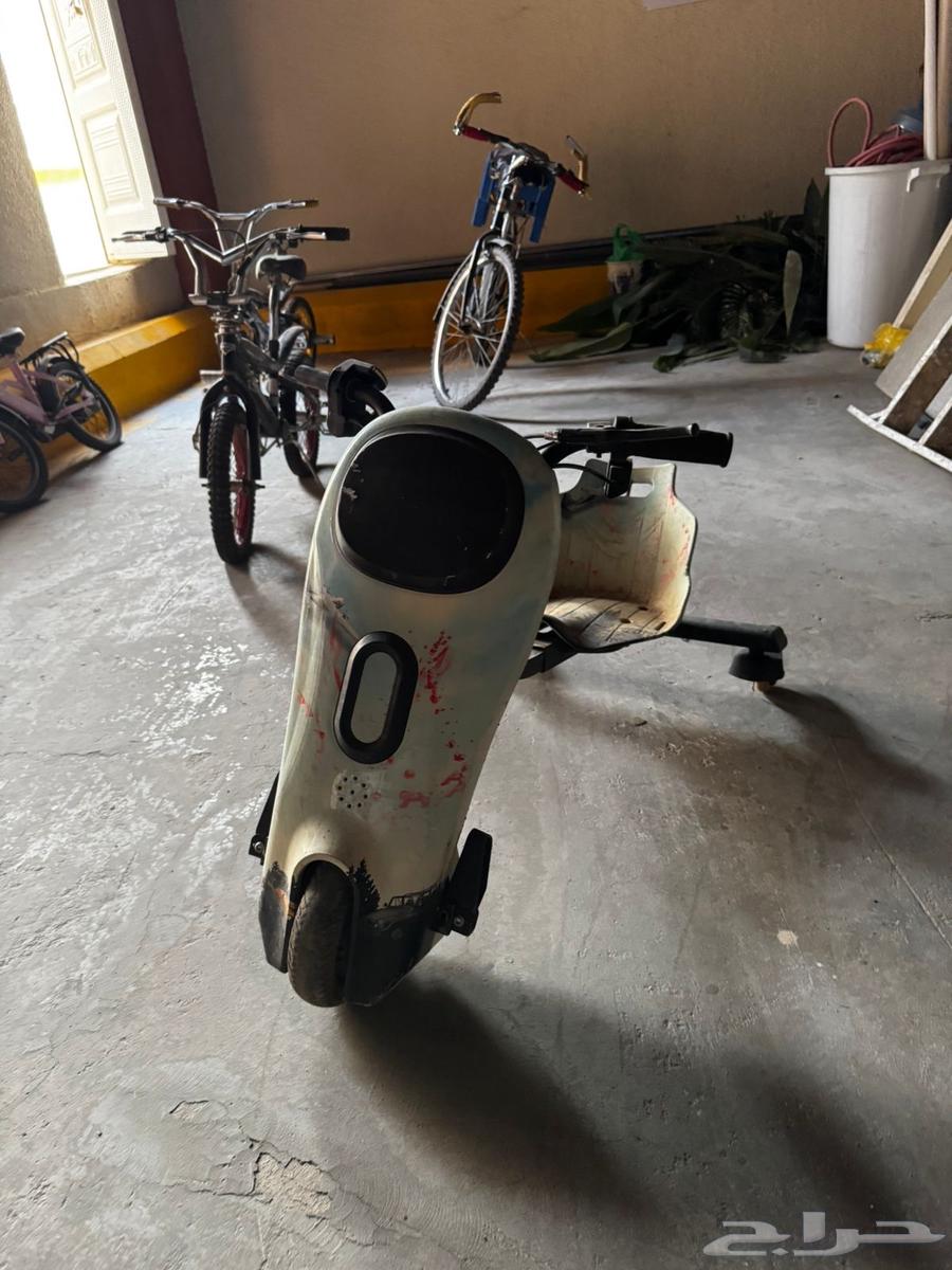 Bicycles with one small brown mark64577401993090114