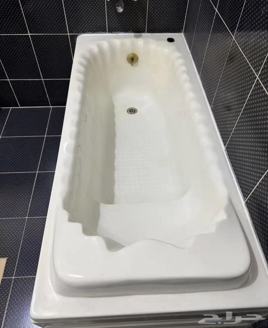 للبيع بانيو ابيض نظيف64579375715714111