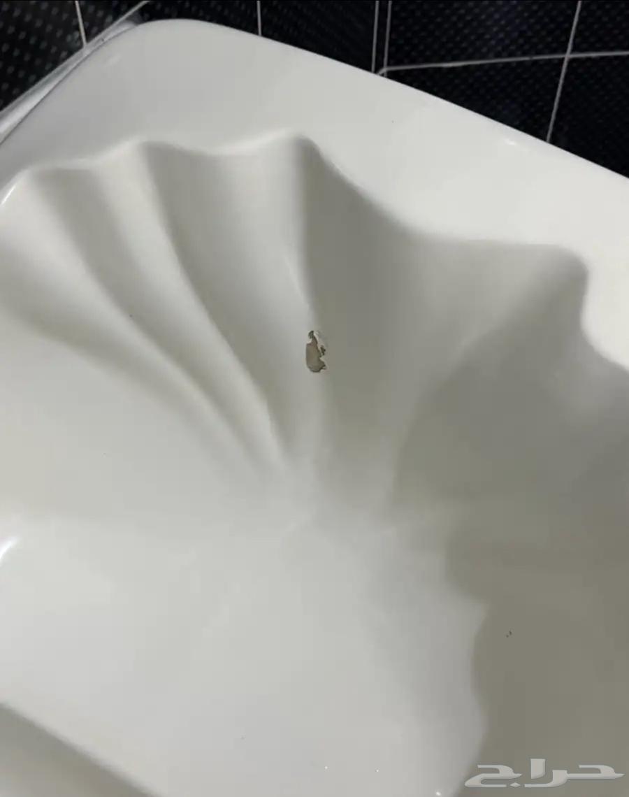 للبيع بانيو ابيض نظيف64579375715714113