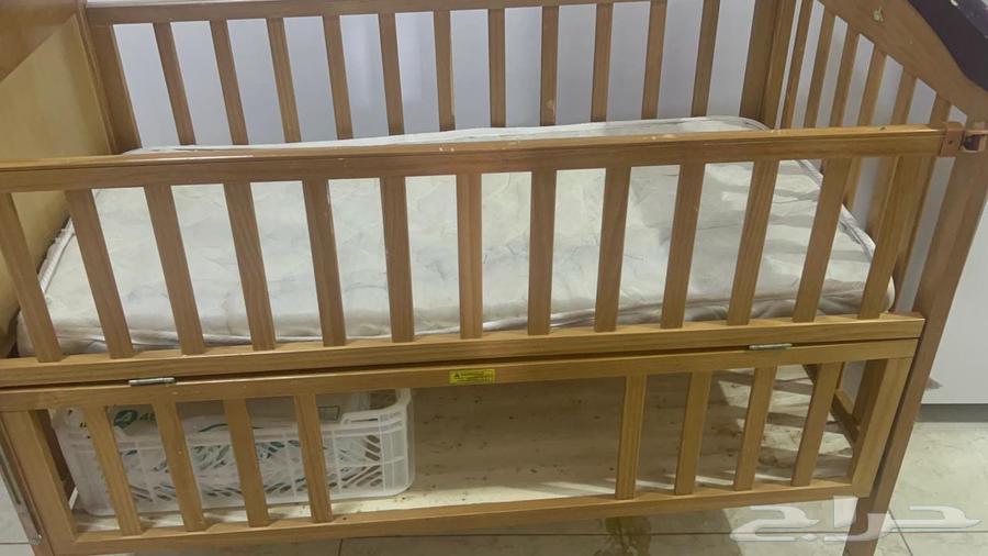 سريرين اطفال وكرسي سيارة اطفال للبيع64574103115265114