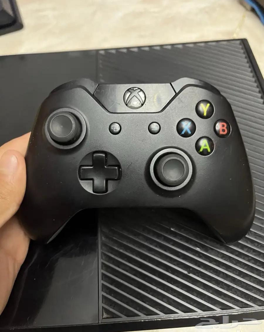 Xbox One clean and working with daily warranty64573305483395111