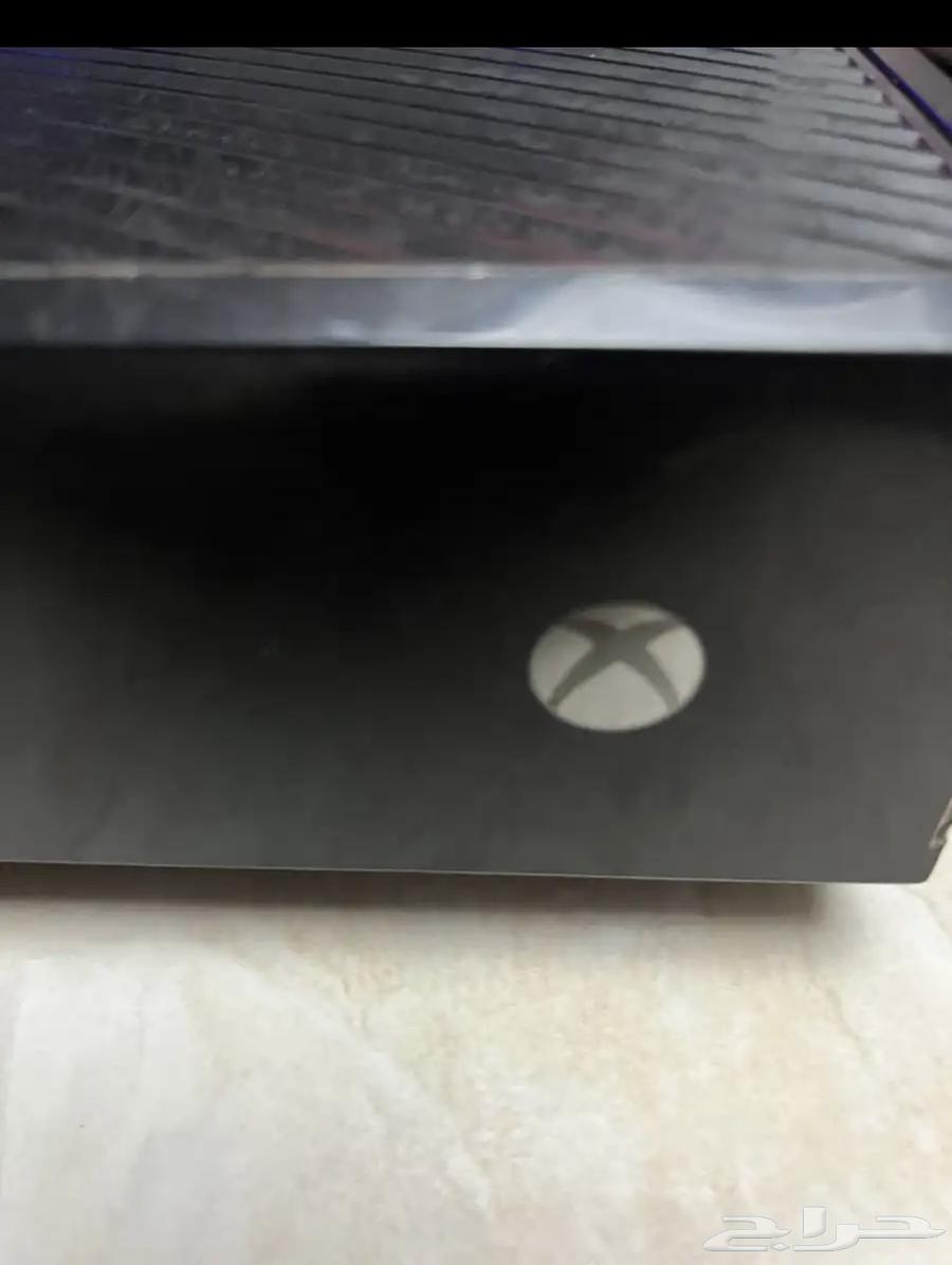 Xbox One clean and working with daily warranty64573305483395112