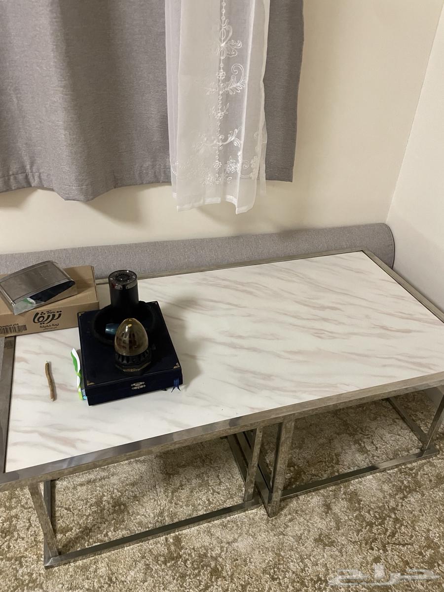 طاوله كبيره وثلاث طاولات خدمه شريتها ب1700 وجديده64571700754689111