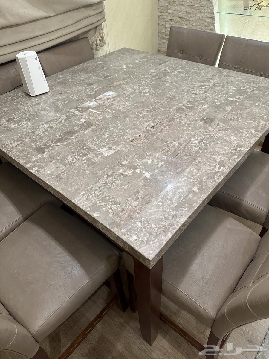 Dining table with 8 chairs in very good condition64579019239298110