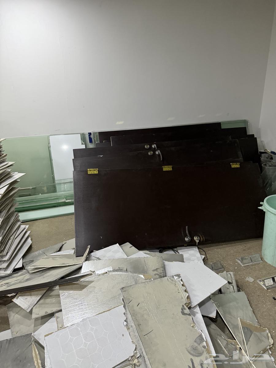 بقايا ترميم ابواب قزاز مراحيض و مغاسل وغيرها للبيع64573894766209110