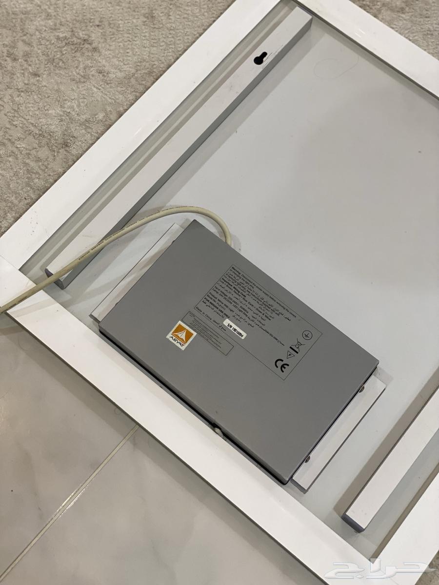 مرايا بإضاءة لمس من أبيات64578731354754112