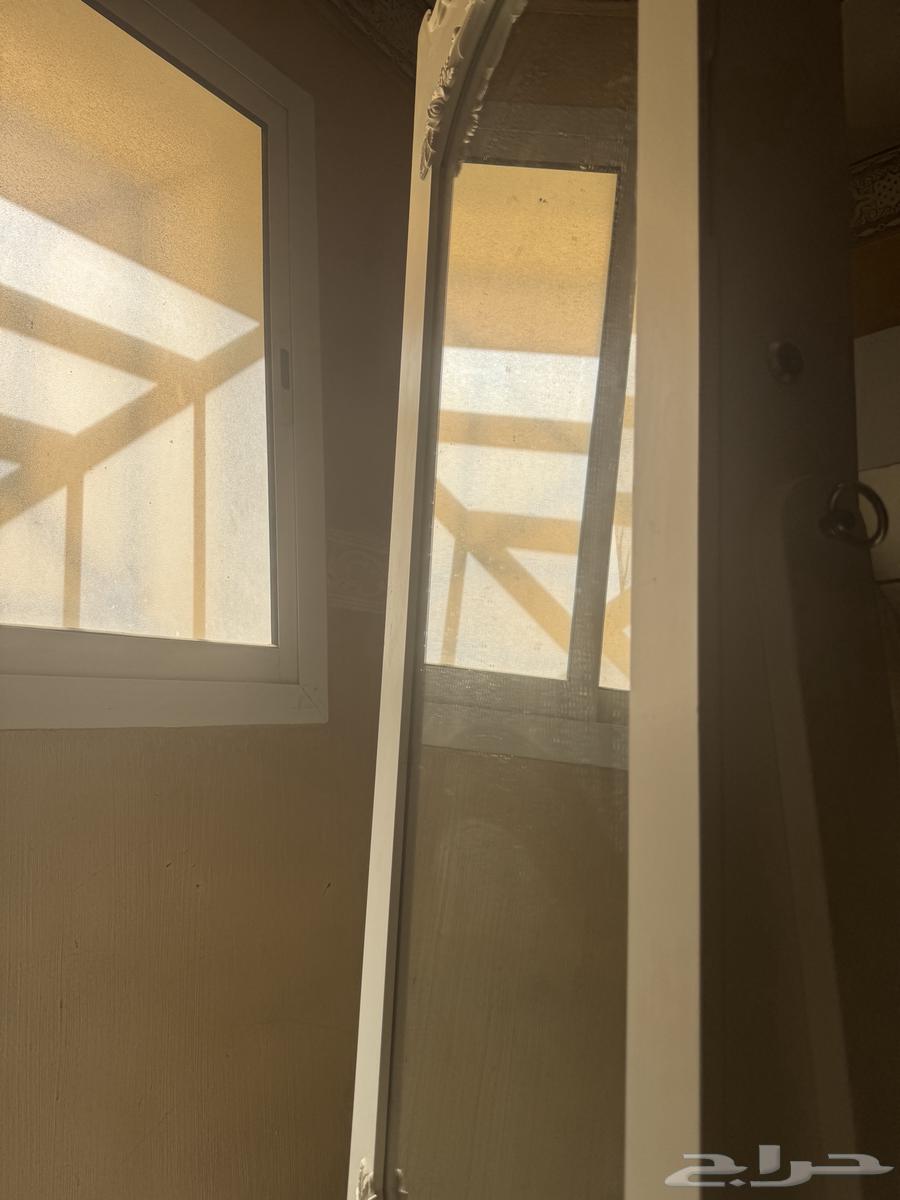 دولاب مجوهرات واكسسورات ابيض مع اضاءه جميل بغرف البنات مع م64427476083586112