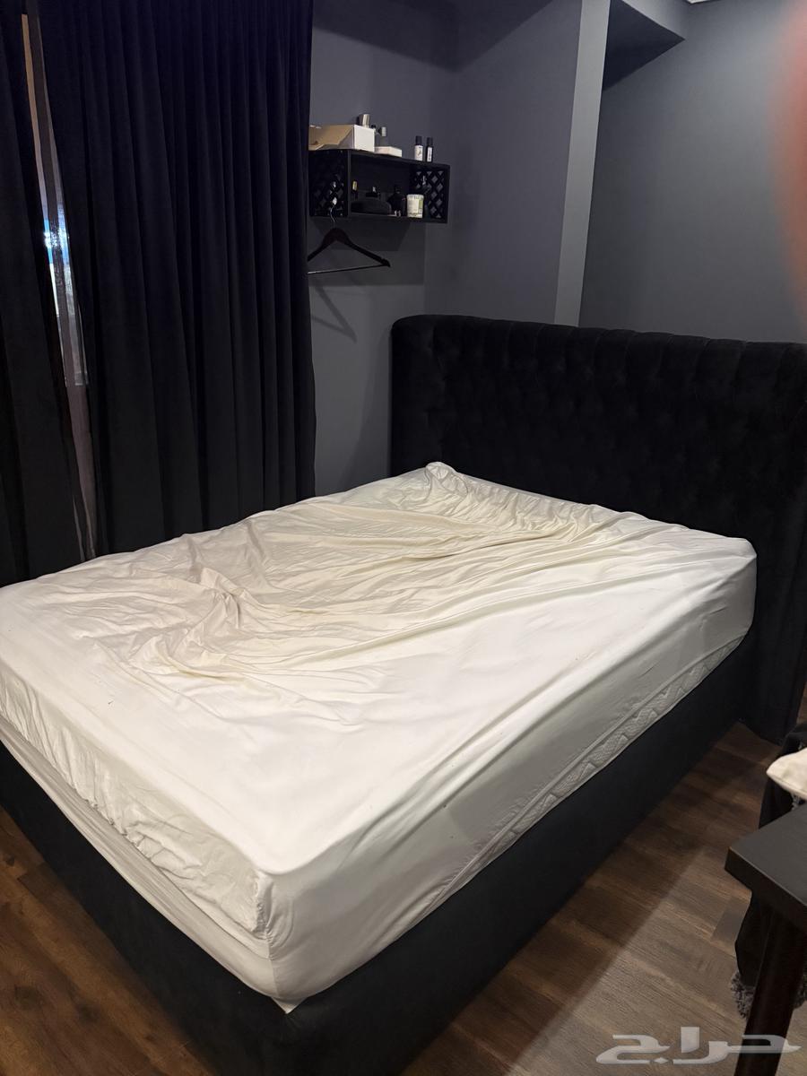 كنب وسرير مخمل اسود من هوم سنتر جدة64572495045762111