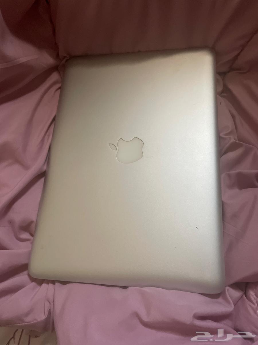 كمبيوتر ماك بوك بحاله ممتازه السعر 1800 لا يوجد كرتون64573066542339110