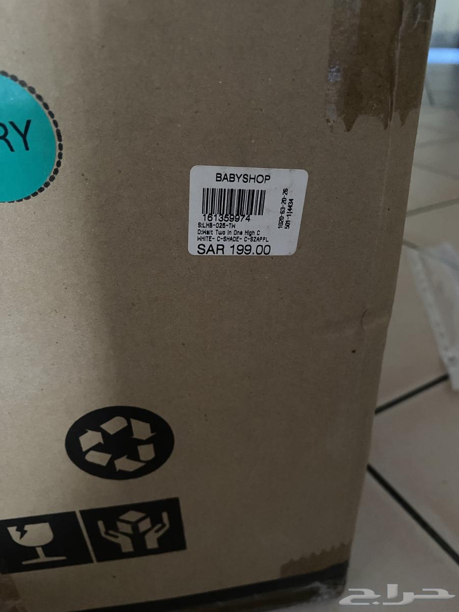 Children's dining table and chair.64579293902593114