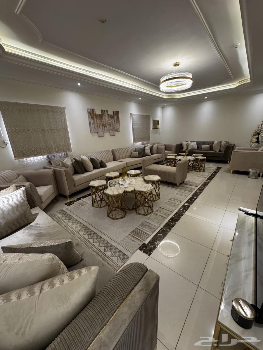 كنب لمجلس كبير نظيف نظيف نظيف وموديل جديد   طقم طاولات64575237992193110