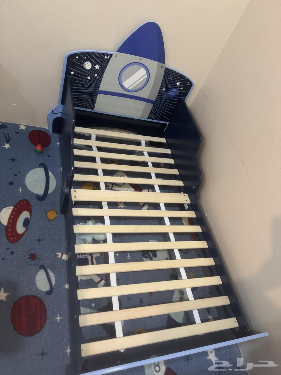سرير اطفال بحاله ممتازه للبيع مستعجل للنقل64579019283587113