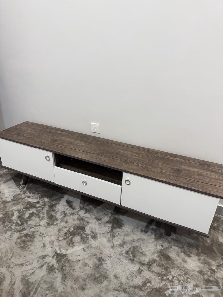 طاولة تلفزيون64578827737602113