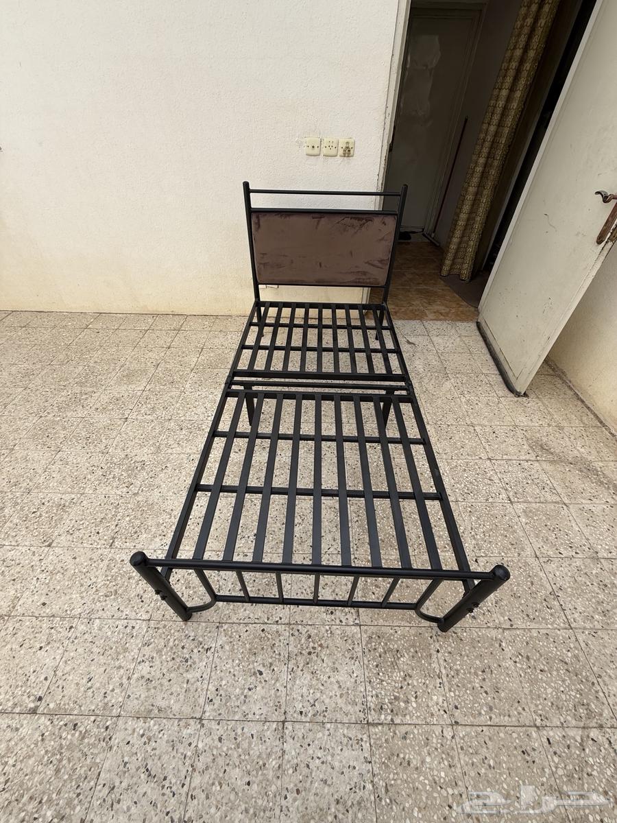 2 مرايه وسرير نظيف لا يستعمل ومرتبه ومساند ال معروضه فقط64579392301057112