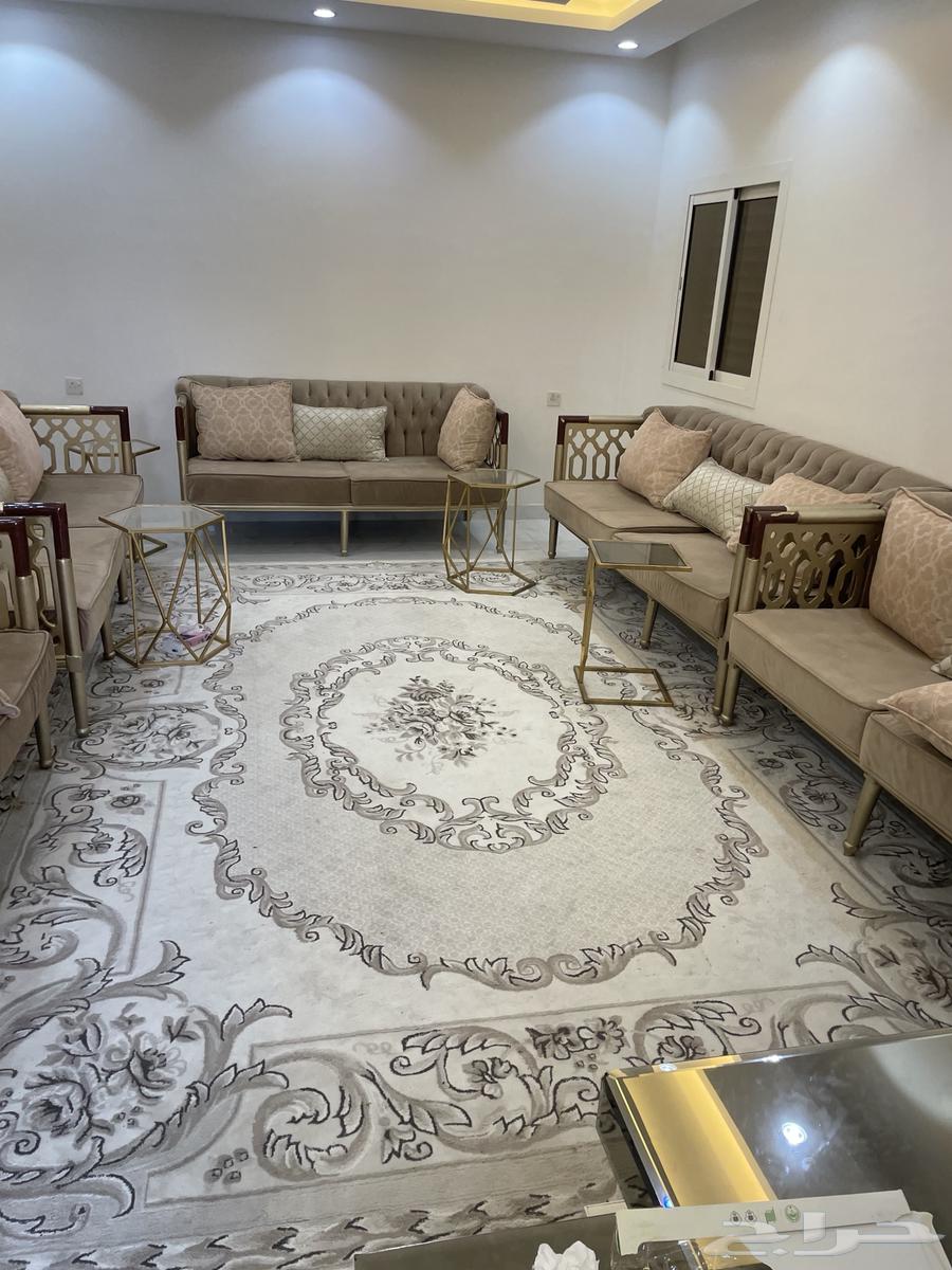 Sofa with mattress and tables64574846048513110