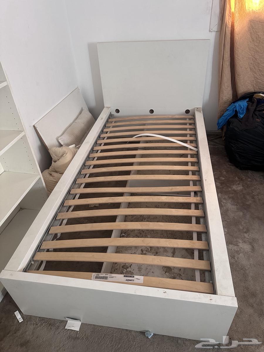 سريرين وشاشه للبيع64575836142851110