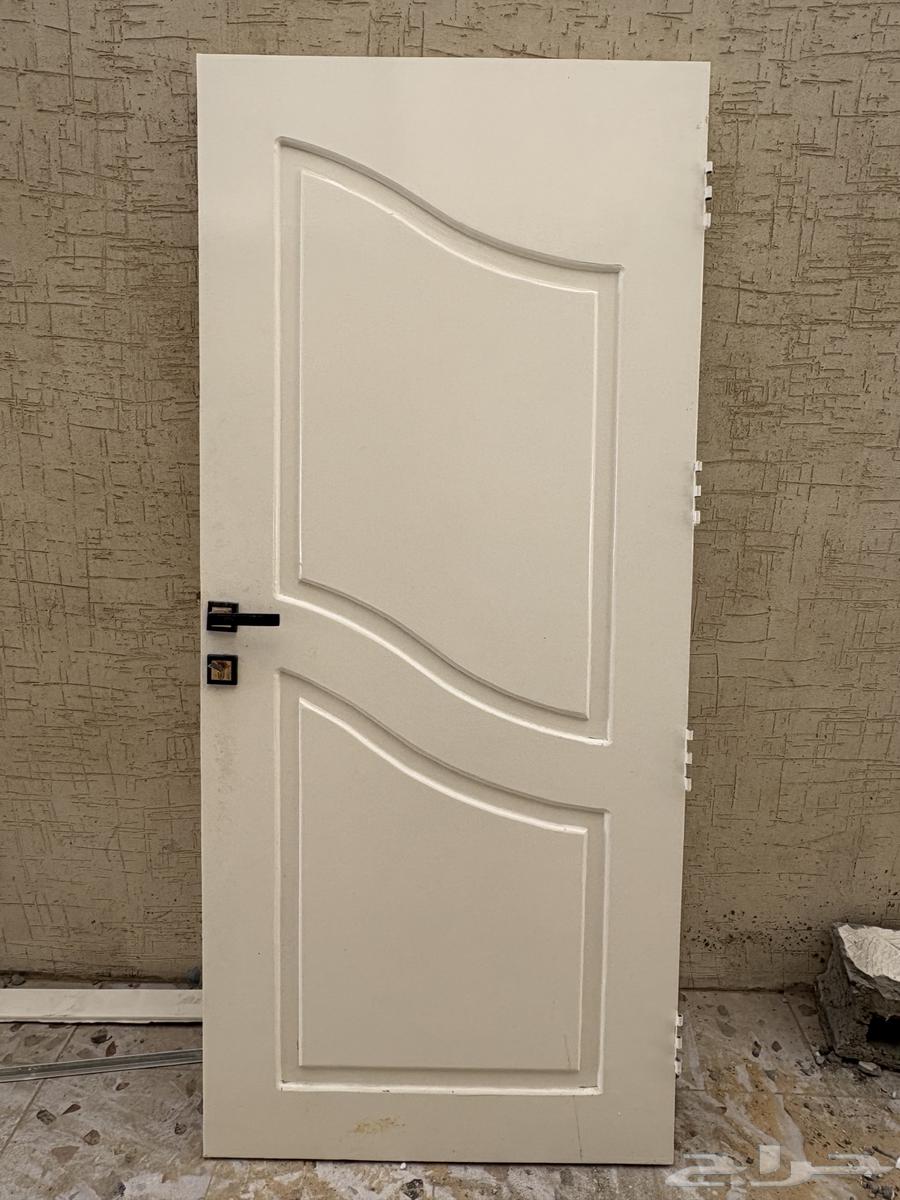 باب خشب بحالة ممتازة64575698283011110