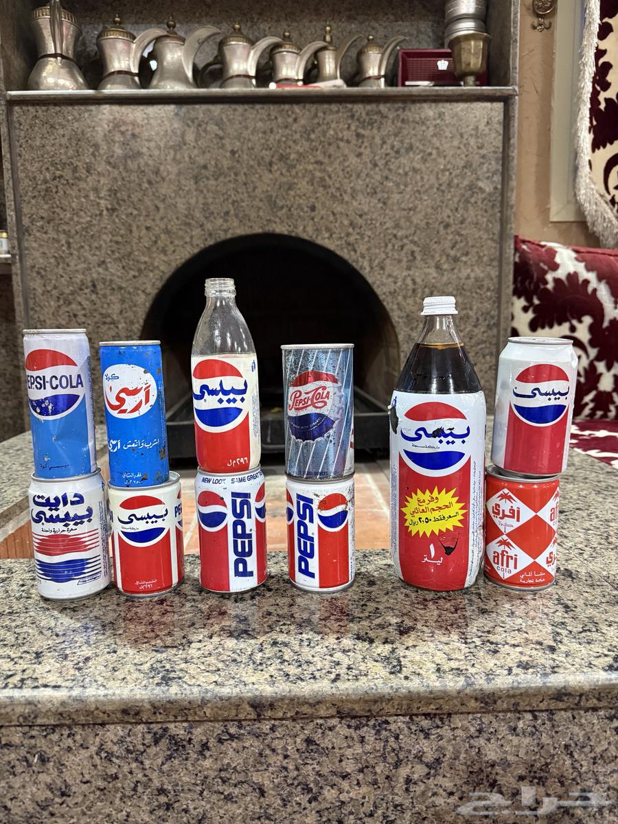 علب وزجاج بيبسي قديم64576576159745110
