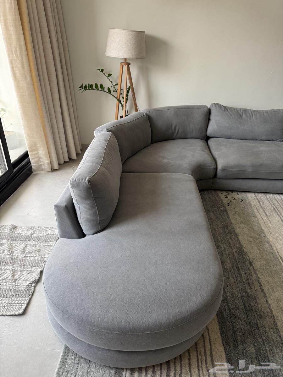 كنبه ويست الم لون رمادي استخدام نظيف جدا64573573744642111