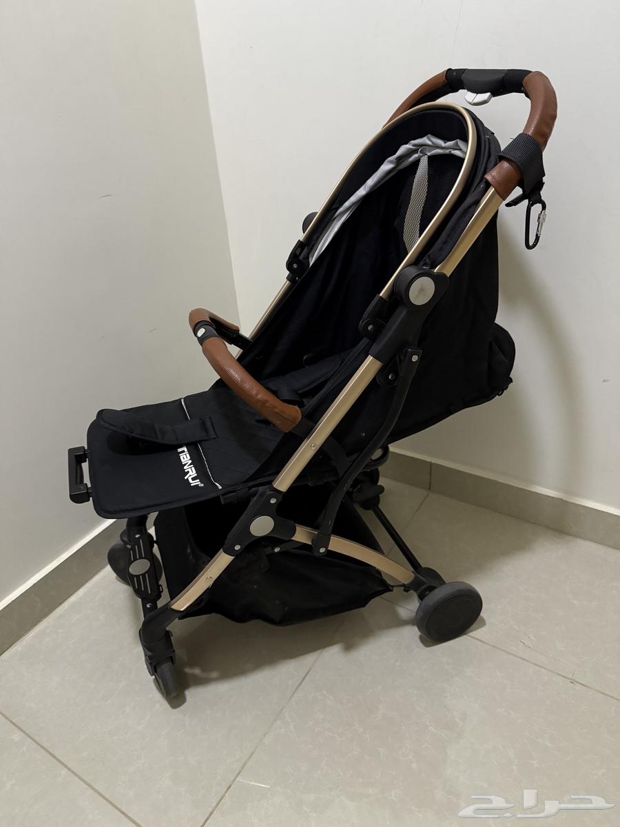 عربة اطفال64572996177538112