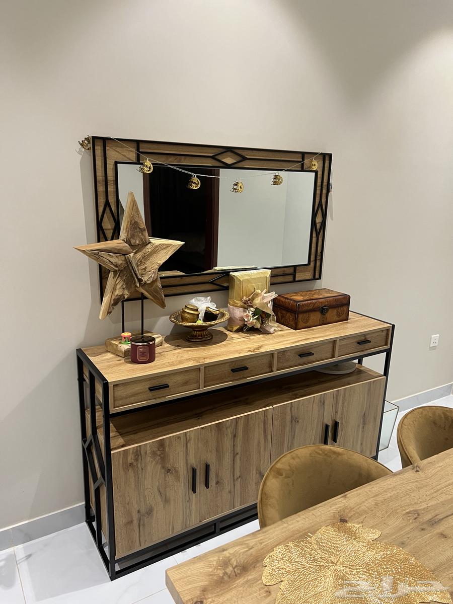 سفرة طعام ومع كراسيها ومراية ودولاب64572424134403111