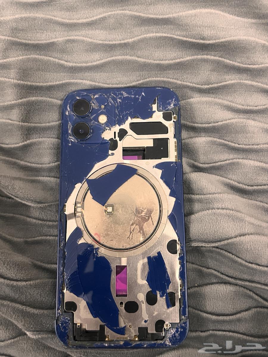 أيفون 12 العادي يحتاج خلفيه الباقي سليم كامل64579485172098114