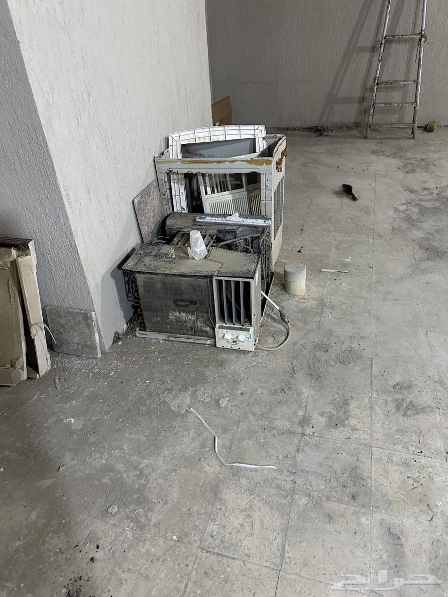 مكيف شباك ومغسلتين وبلاط للبيع64579357982977111