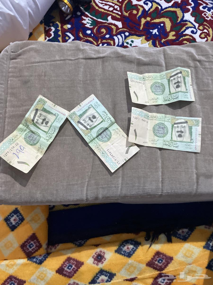 أربع ريالات توقيع أحمد الخليفي السعر على السوم64578909821955112
