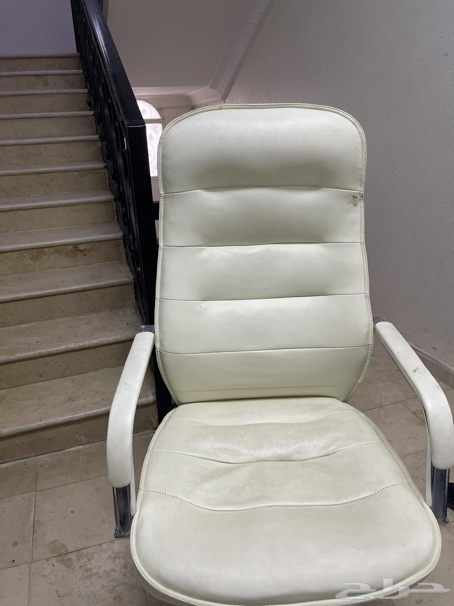 اثنين كرسي مكتبي ( ابيض ) استخدام نظيف ومافيه اي عيوب64577121219714112