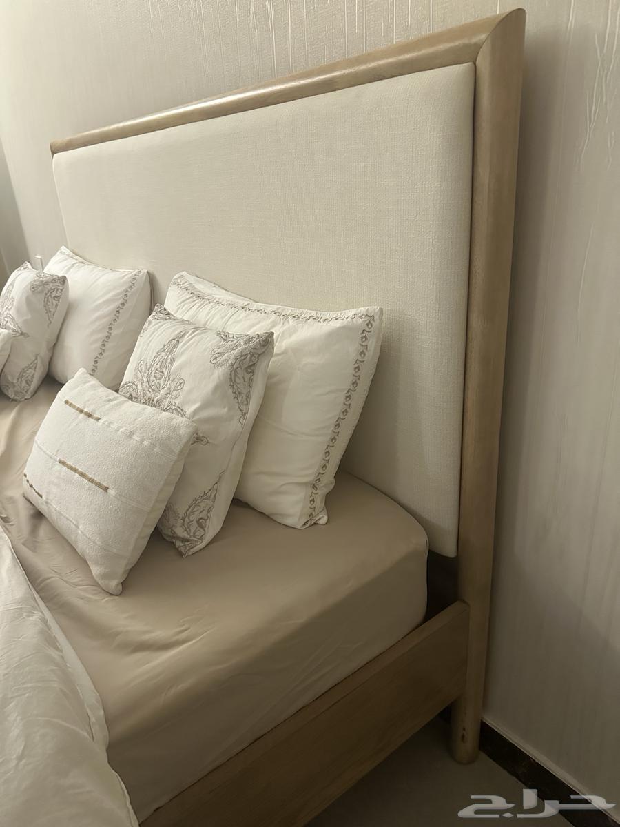 سرير كينج بدون مرتبة ومقعد تخزين من هوم سنتر64576659544321113