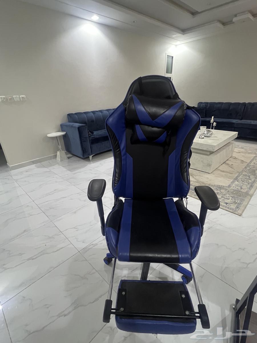 للبيع كرسي قيمزر للبيع نظيف وطاولة نظيفه64577670837505110