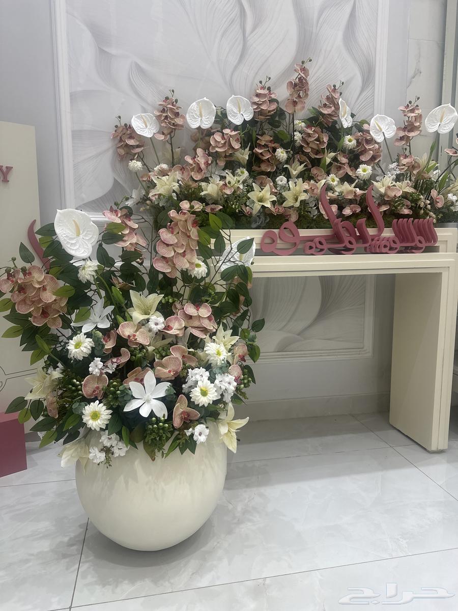 Flowers and tables64575475781506112