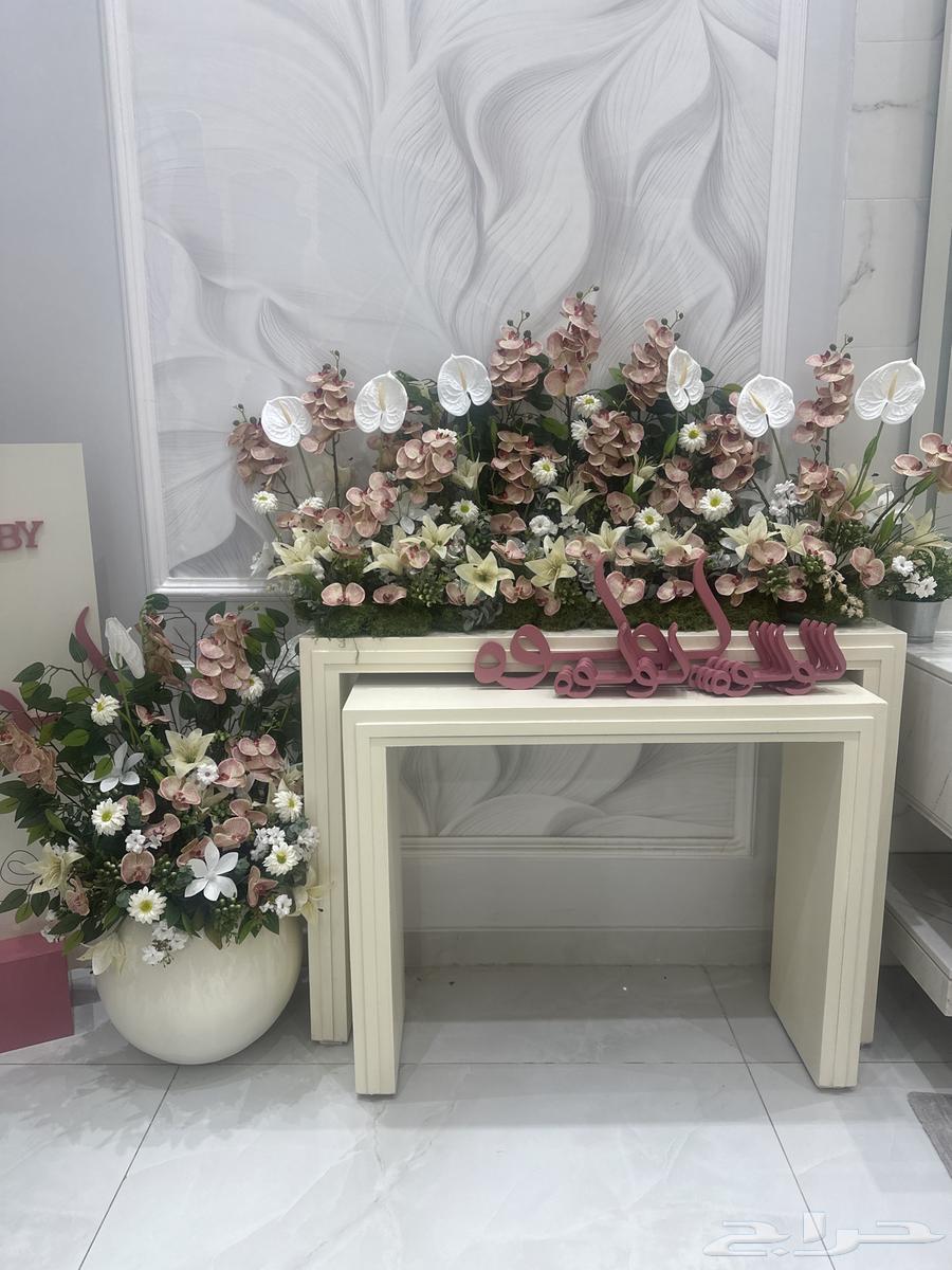 Flowers and tables64575475781506110