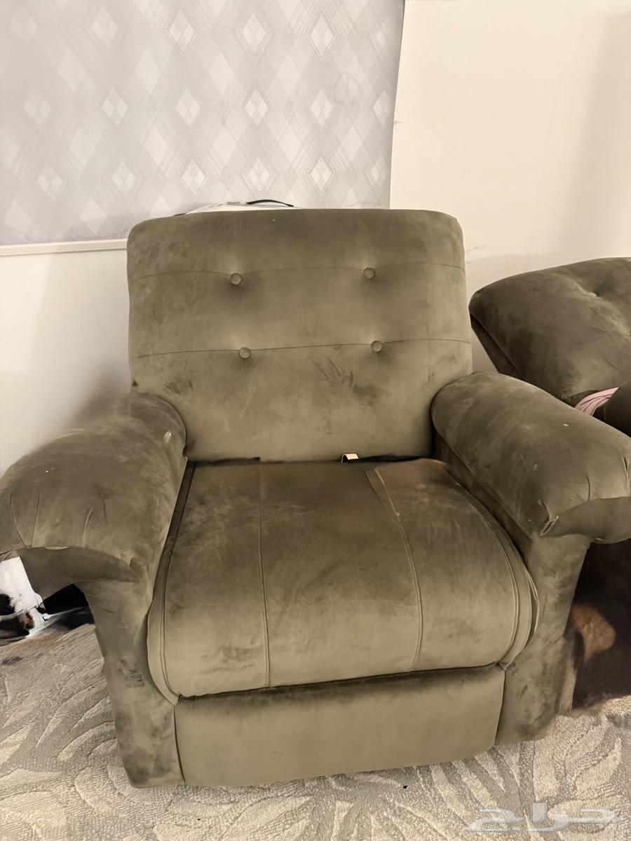 2 TCL brand reclining chairs with broken screen64571672513921111