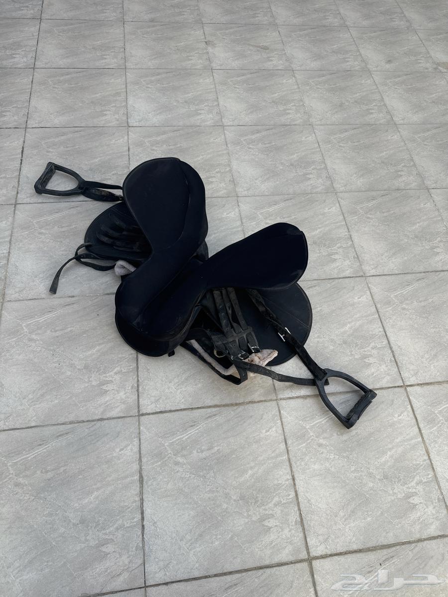 Clean horse saddle used only for a month64575726043393111