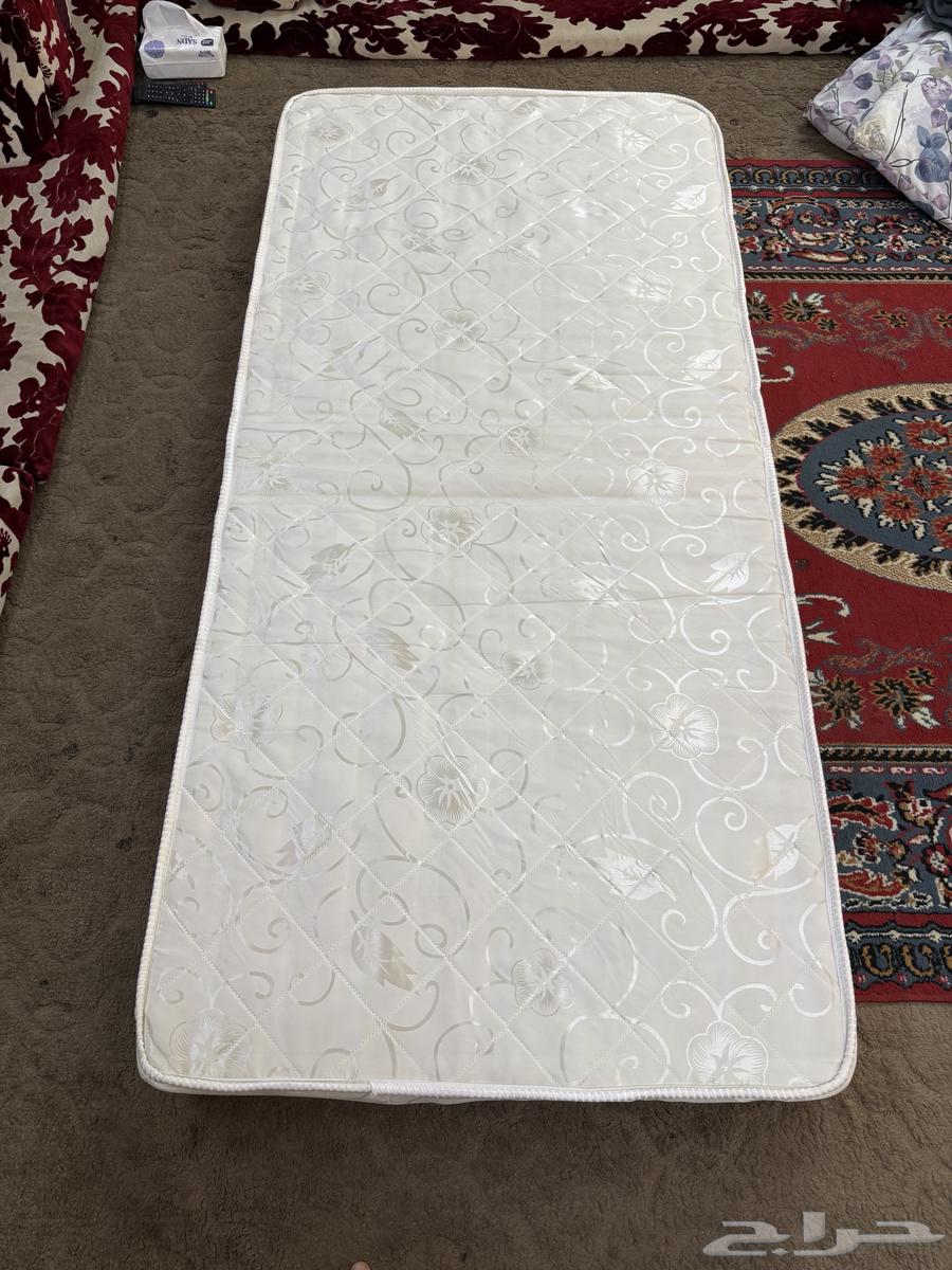 2 مرايه وسرير نظيف لا يستعمل ومرتبه ومساند ال معروضه فقط64579392301057113