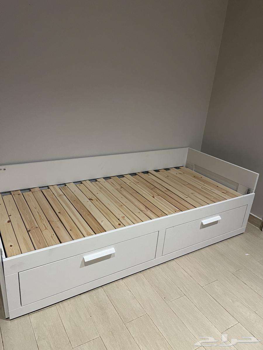 Sofa that turns into a bed with two storage drawers64574019678338111
